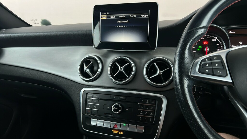 Mercedes-Benz CLA Class 1.6 Cla180 Amg Line Edition Coupe Manua White #16