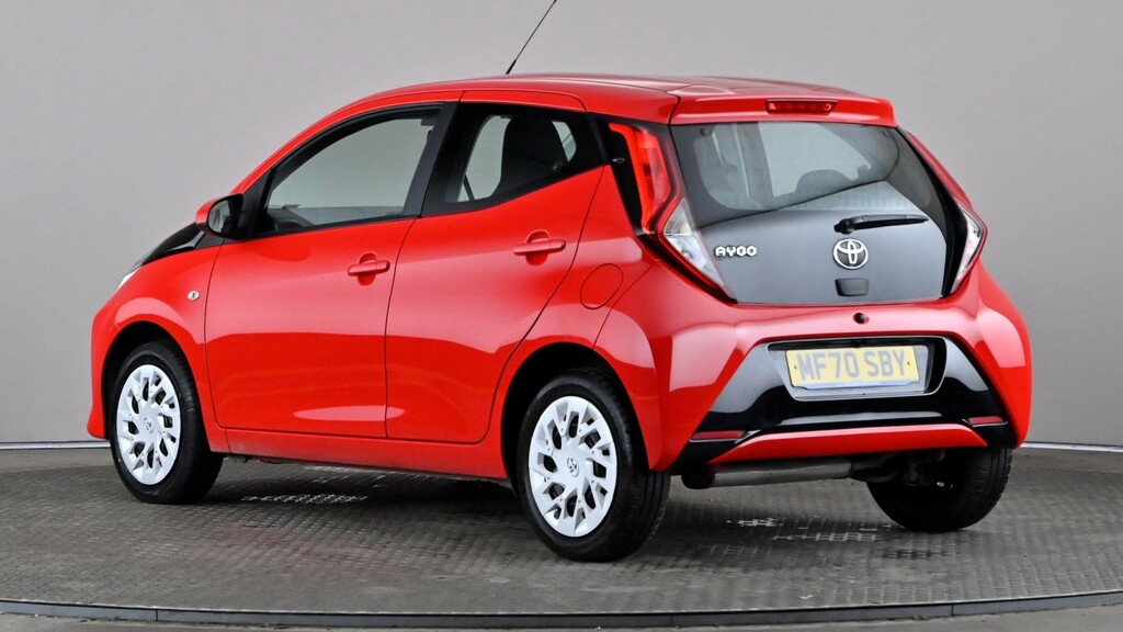 Toyota Aygo 1.0 Vvt-i X-play Red #4