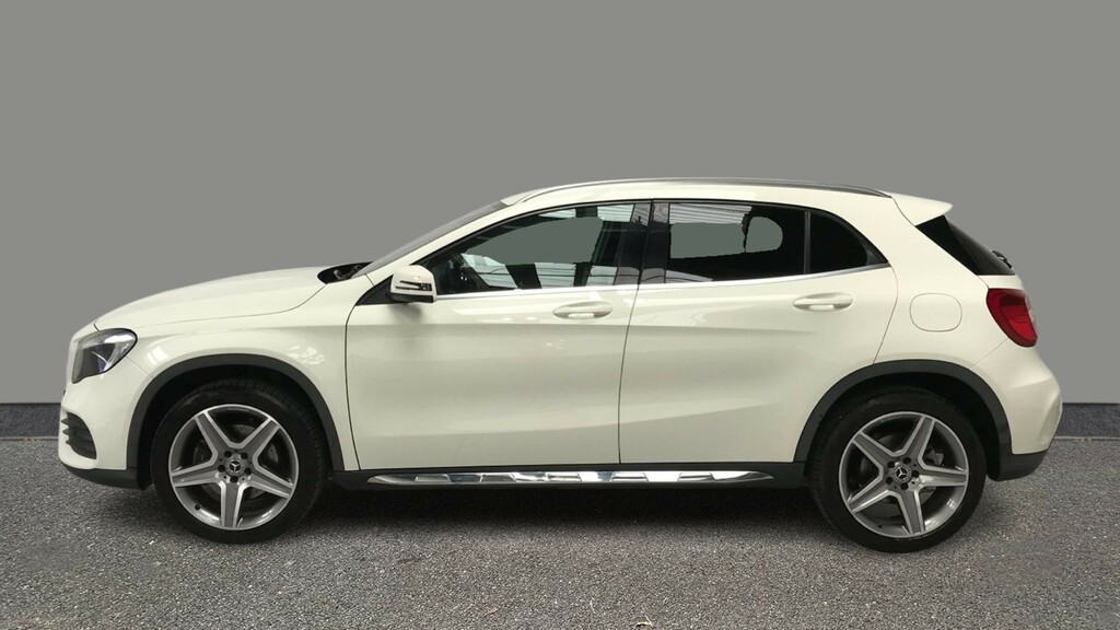 Mercedes-Benz GLA Class Gla 220D 4Matic Amg Line White #3