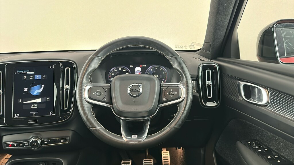 Volvo XC40 D3 Momentum Led, Rear Park Assist, Cruise White #14