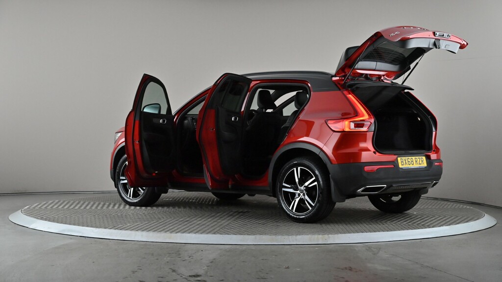 Volvo XC40 D3 Momentum Led, Rear Park Assist, Cruise White #10
