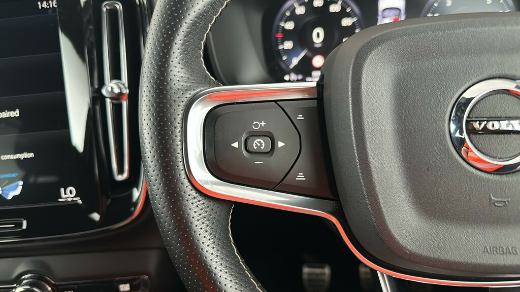 Volvo XC40 D3 Momentum Led, Rear Park Assist, Cruise White #29