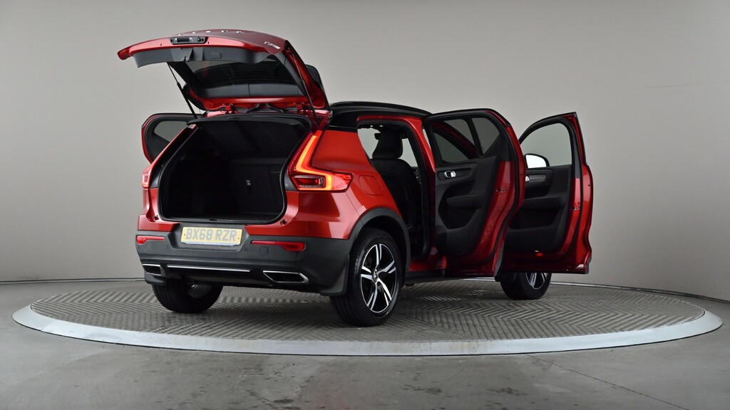 Volvo XC40 D3 Momentum Led, Rear Park Assist, Cruise White #12