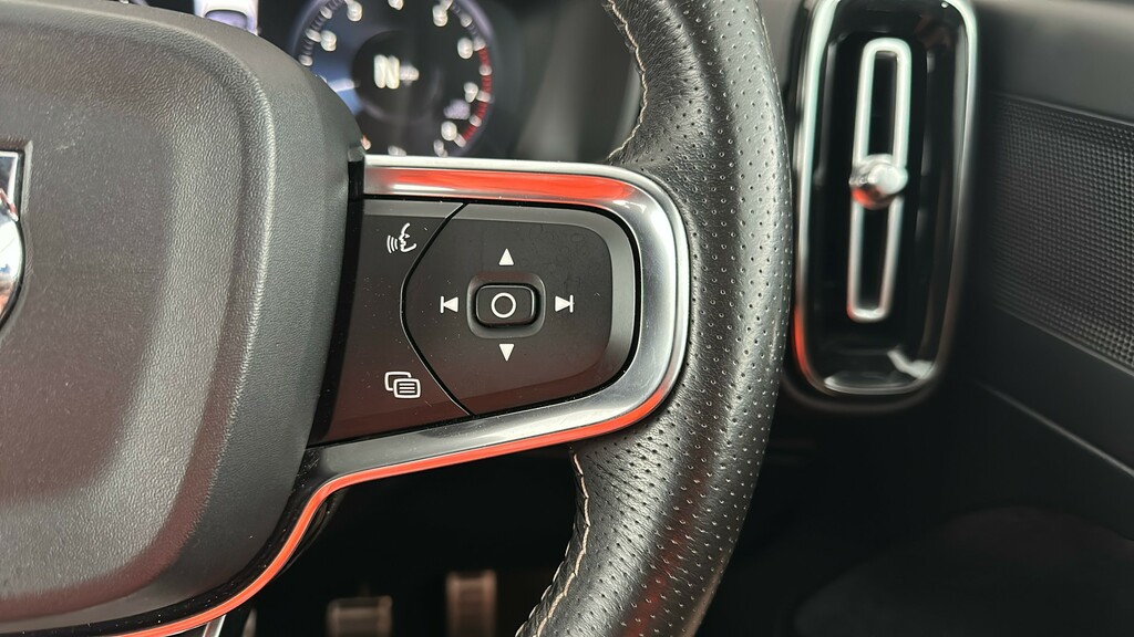 Volvo XC40 D3 Momentum Led, Rear Park Assist, Cruise White #30