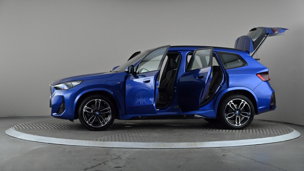 BMW X1 1.5 20I Mht Xline Suv Hybrid Dct Sdrive Blue #9