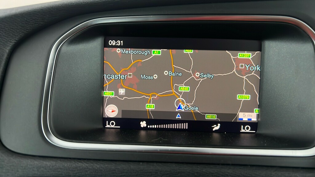 Volvo V40 2.0 T3 152 Inscription Cwvehiclemarketing Silver #24