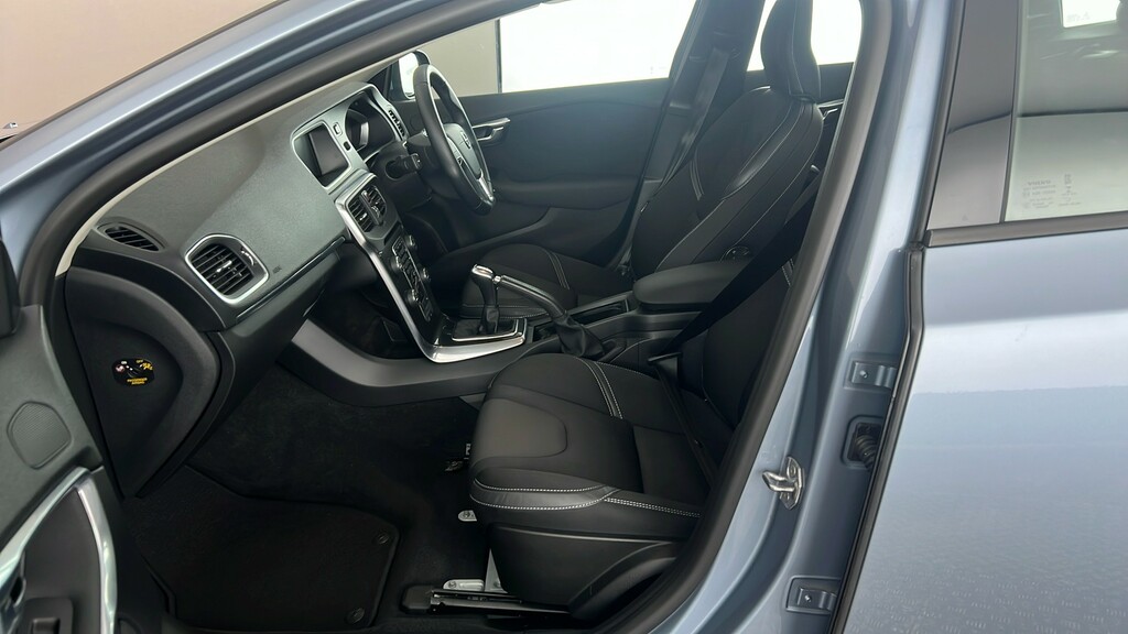 Volvo V40 2.0 T3 152 Inscription Cwvehiclemarketing Silver #17