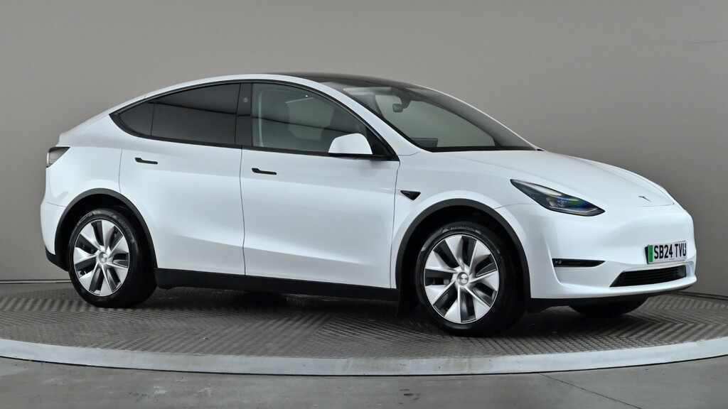 Tesla Model Y Long Range Awd SB24TVU White