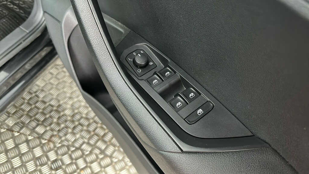 Skoda Karoq Skoda Karoq Se Drive 1.0 Tsi 110 Ps 6G Man Grey #32
