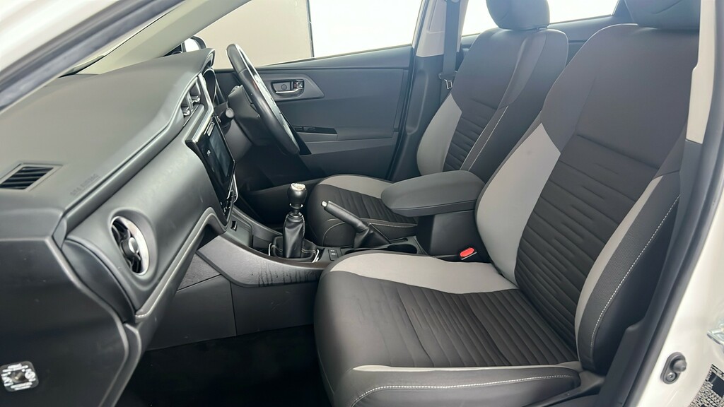 Toyota Auris Toyota 1.8 Hybrid Design Tss Cvt Hatchback Grey #17