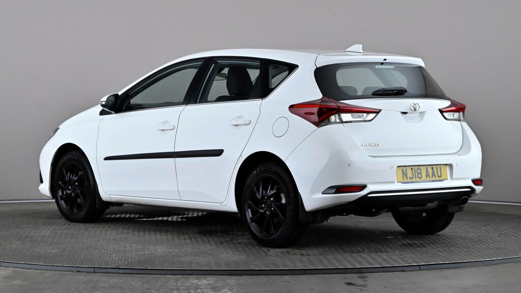 Toyota Auris 1.2T Icon Tech Tss White #4
