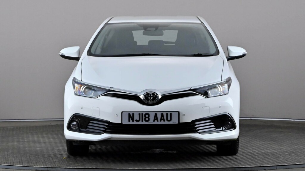 Toyota Auris 1.2T Icon Tech Tss White #2