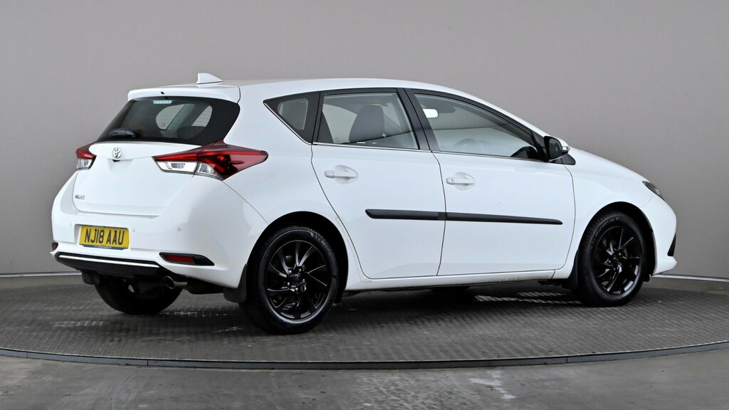 Toyota Auris 1.2T Icon Tech Tss White #6