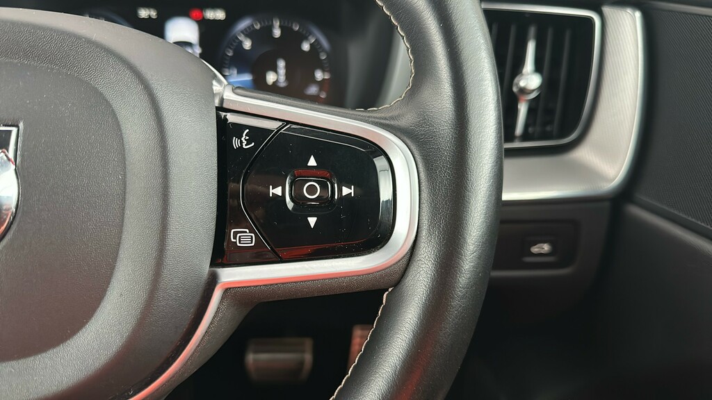 Volvo XC60 Volvo Estate 2.0 B5p 250 R Design Geartronic Grey #31