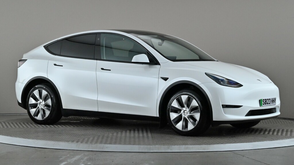 Tesla Model Y Long Range Awd SB23HHY White