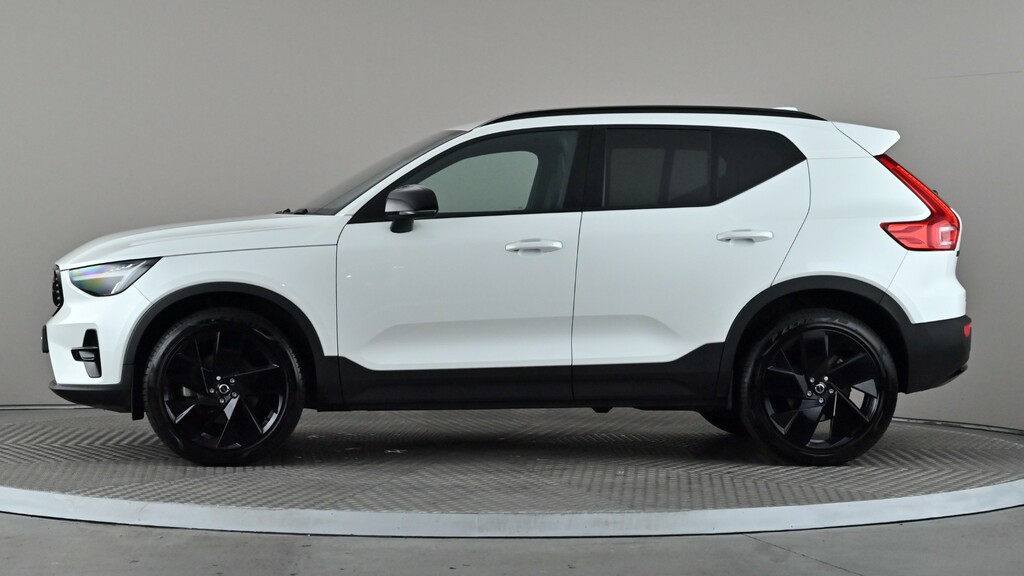 Volvo XC40 2.0 B3p Plus Black Edition MM75RCV White #3