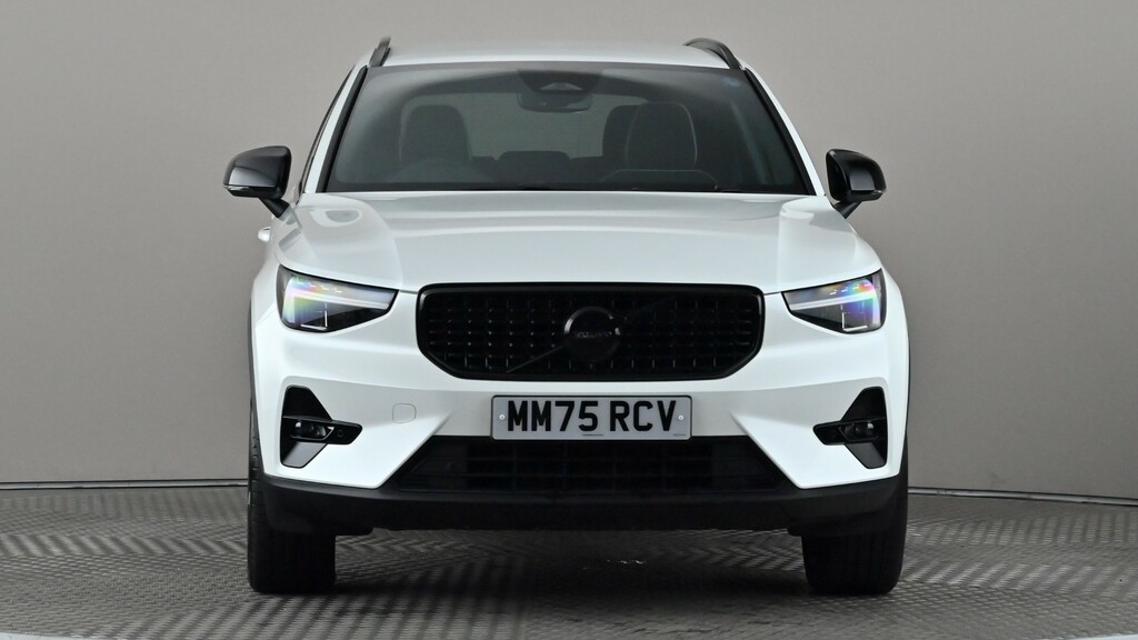 Volvo XC40 2.0 B3p Plus Black Edition MM75RCV White #2
