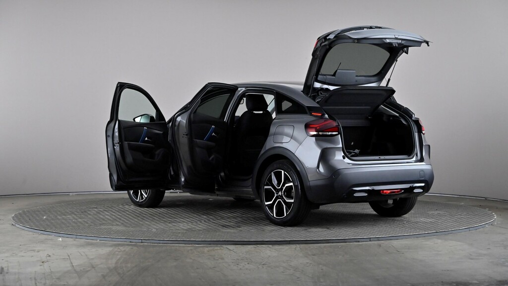 Citroen e-C4 Shine Plus Black #10