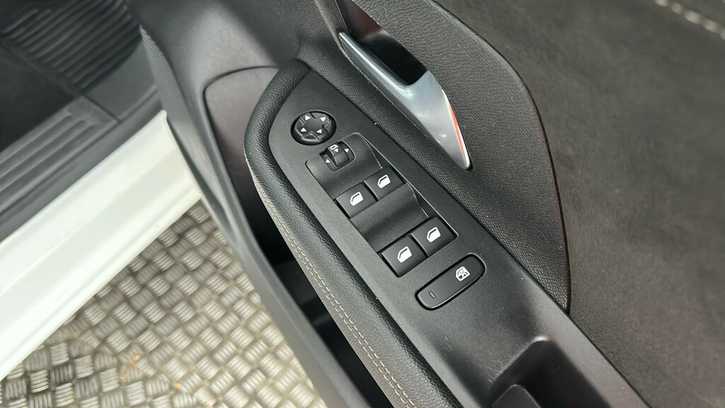 Vauxhall Mokka Hatchback Black #31