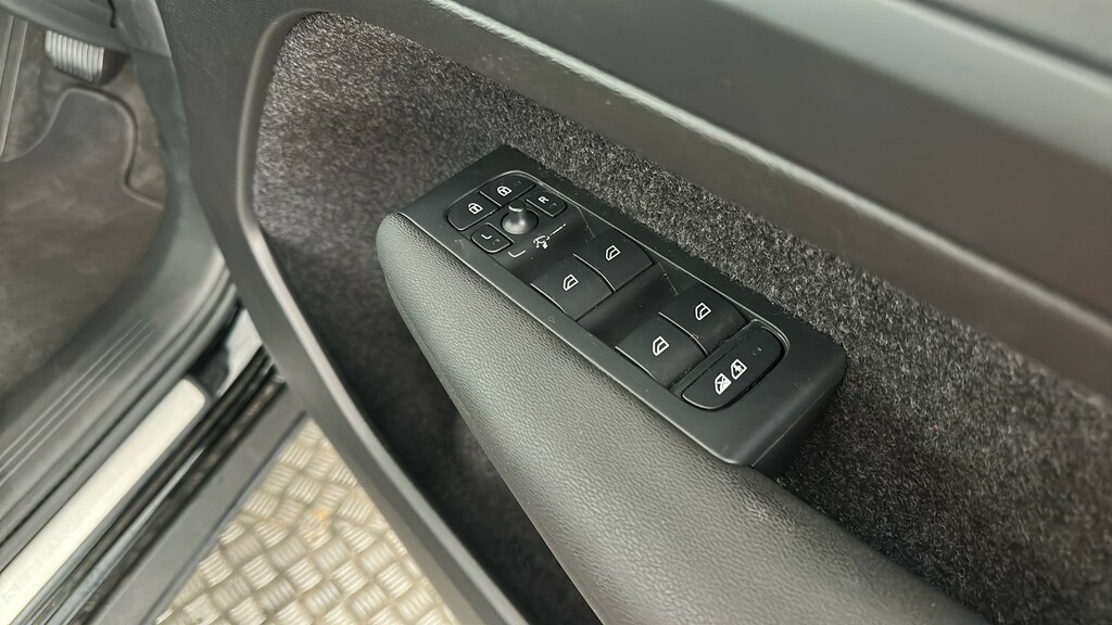 Volvo C40 Core Black #32