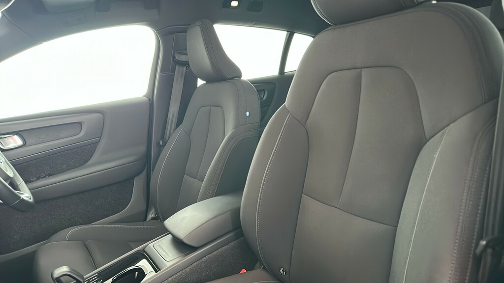 Volvo C40 Core Black #17