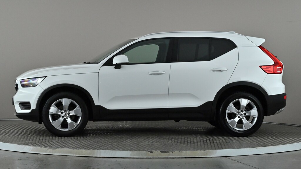 Volvo XC40 1.5 T3 163 Momentum Geartronic White #2