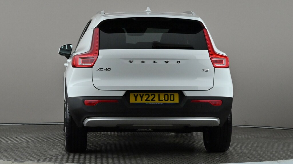 Volvo XC40 1.5 T3 163 Momentum Geartronic White #5