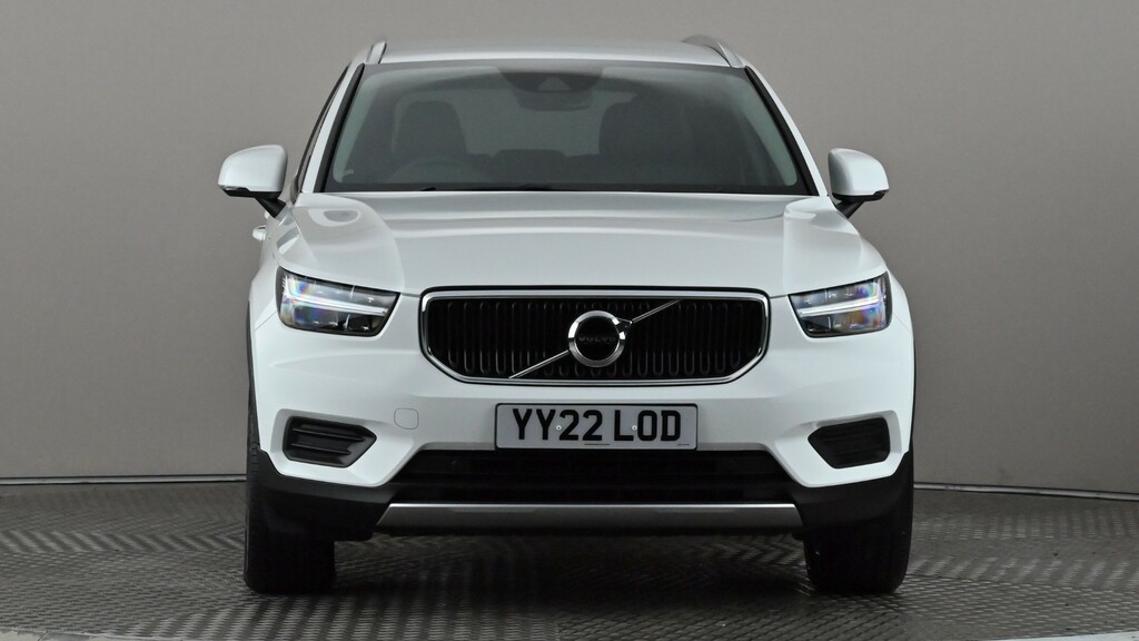 Volvo XC40 1.5 T3 163 Momentum Geartronic White #3