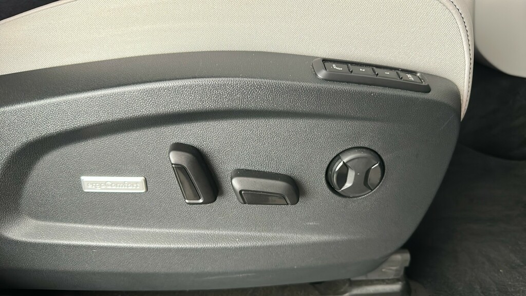 Volkswagen ID.Buzz Commerce Black #33