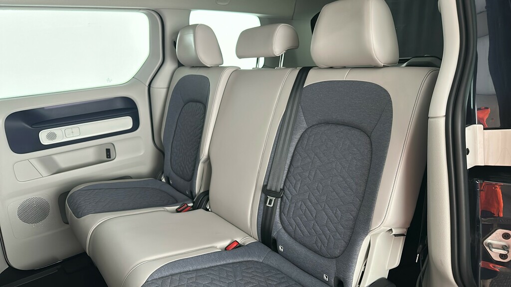 Volkswagen ID.Buzz Commerce Black #18