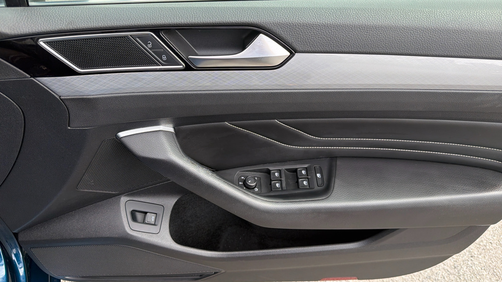 Volkswagen Passat Gte Dsg Grey #16