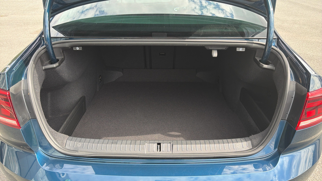 Volkswagen Passat Gte Dsg Grey #12