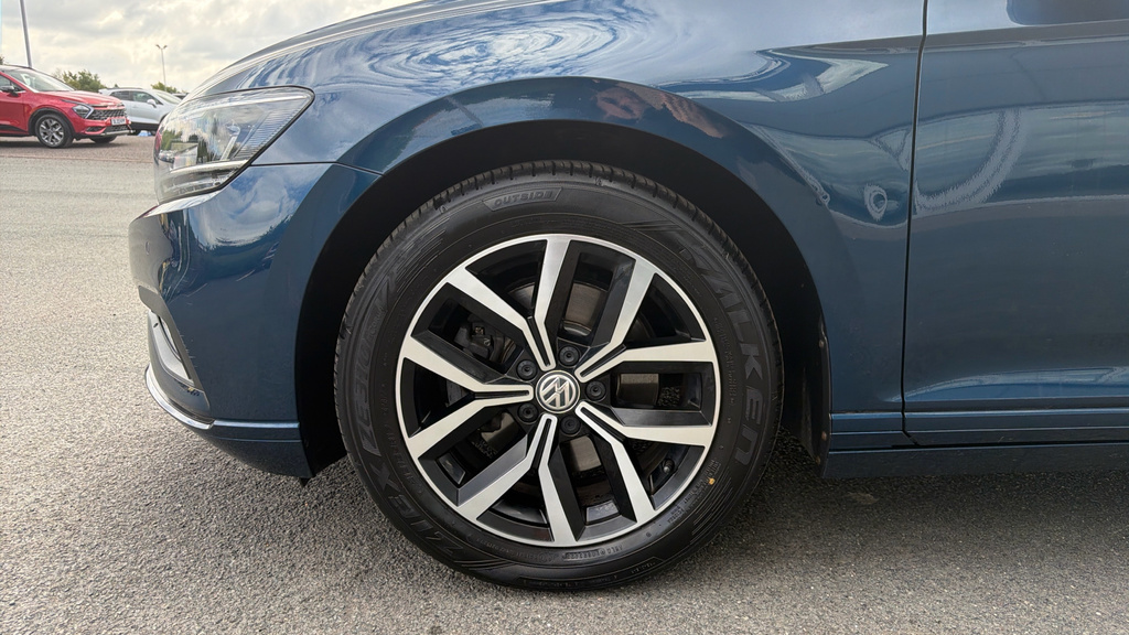 Volkswagen Passat Gte Dsg Grey #11