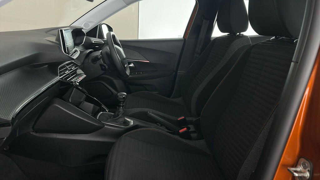Peugeot 2008 1.2 Puretech Active Premium Black #17