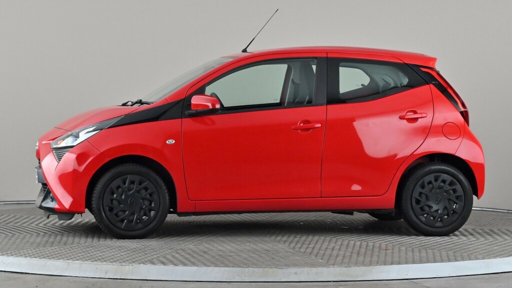Toyota Aygo 1.0 Vvt-i X-play X-shift Red #3