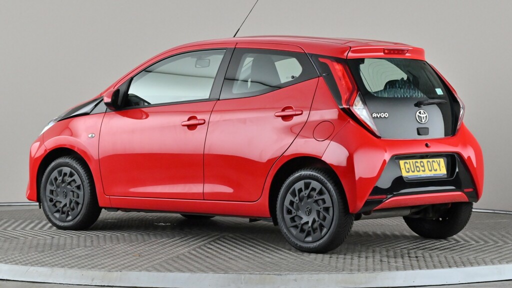 Toyota Aygo 1.0 Vvt-i X-play X-shift Red #4