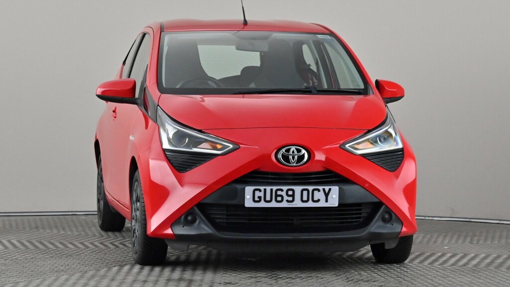 Toyota Aygo 1.0 Vvt-i X-play X-shift Red #2