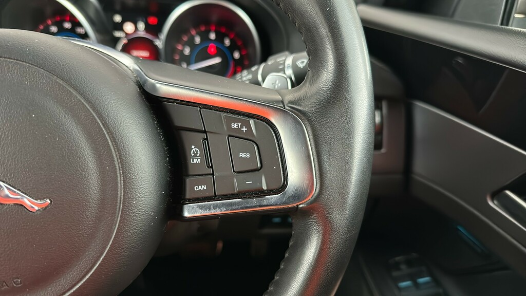 Jaguar XF Portfolio Black #31