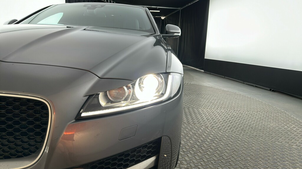 Jaguar XF Portfolio Black #20