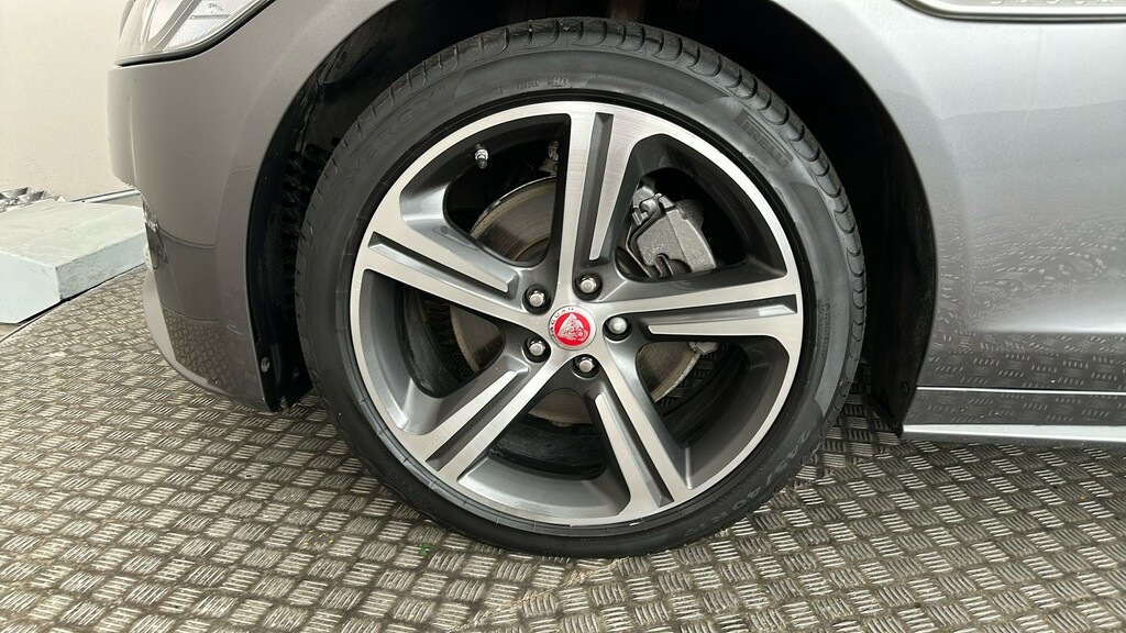 Jaguar XF Portfolio Black #19