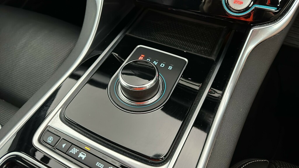Jaguar XF Portfolio Black #28