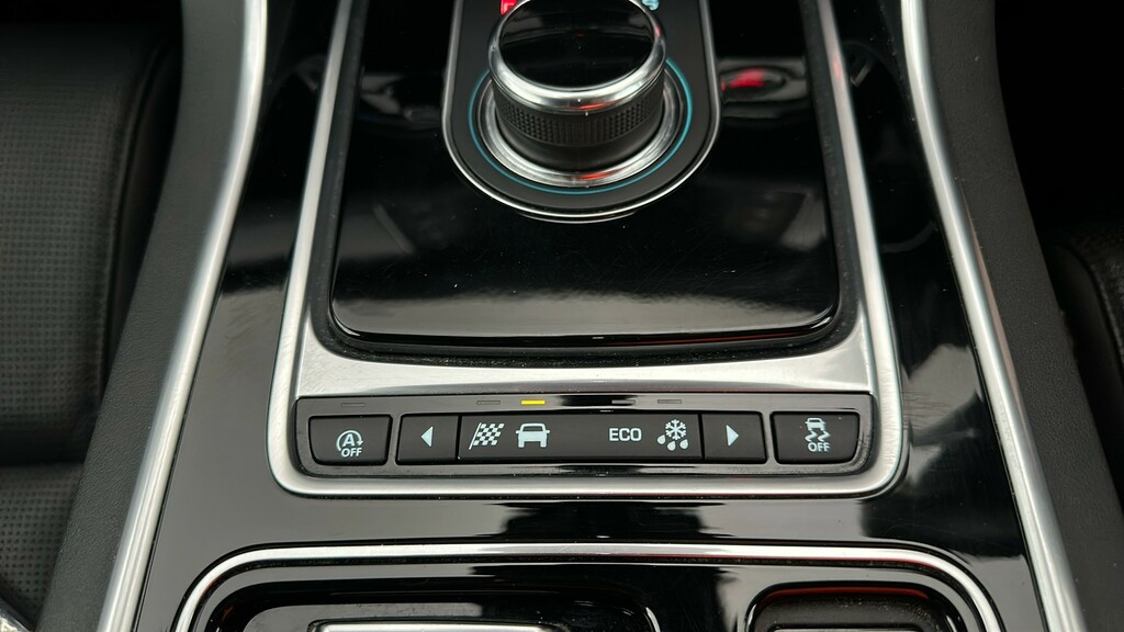 Jaguar XF Portfolio Black #29