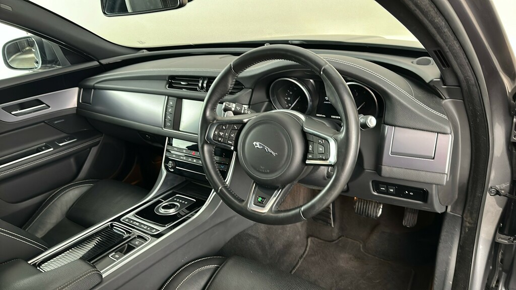 Jaguar XF Portfolio Black #33