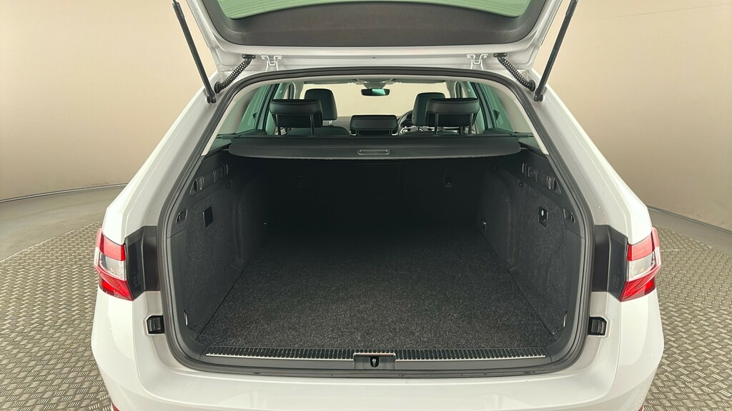 Skoda Superb 2.0 Tdi Cr Se Technology Black #22