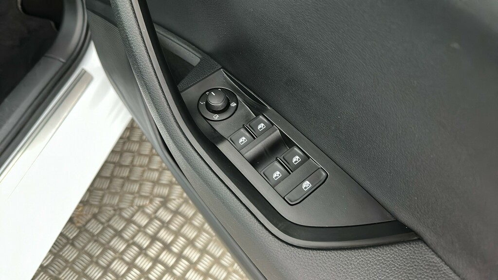 Skoda Superb 2.0 Tdi Cr Se Technology Black #32