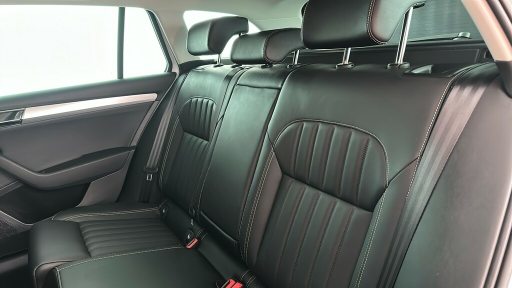 Skoda Superb 2.0 Tdi Cr Se Technology Black #18