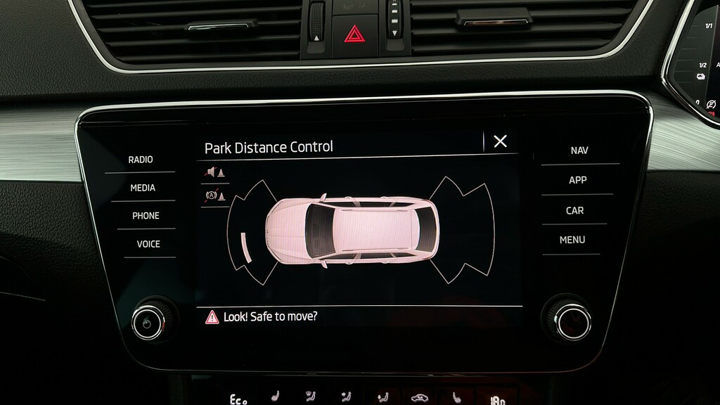 Skoda Superb 2.0 Tdi Cr Se Technology Black #26