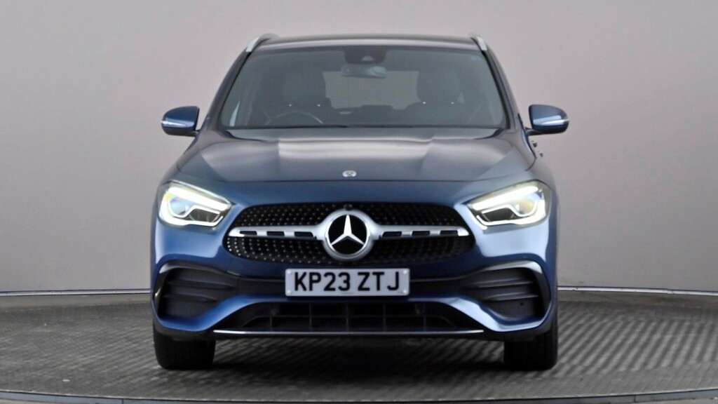 Mercedes-Benz GLA Class Gla 200 Amg Line Premium Blue #2