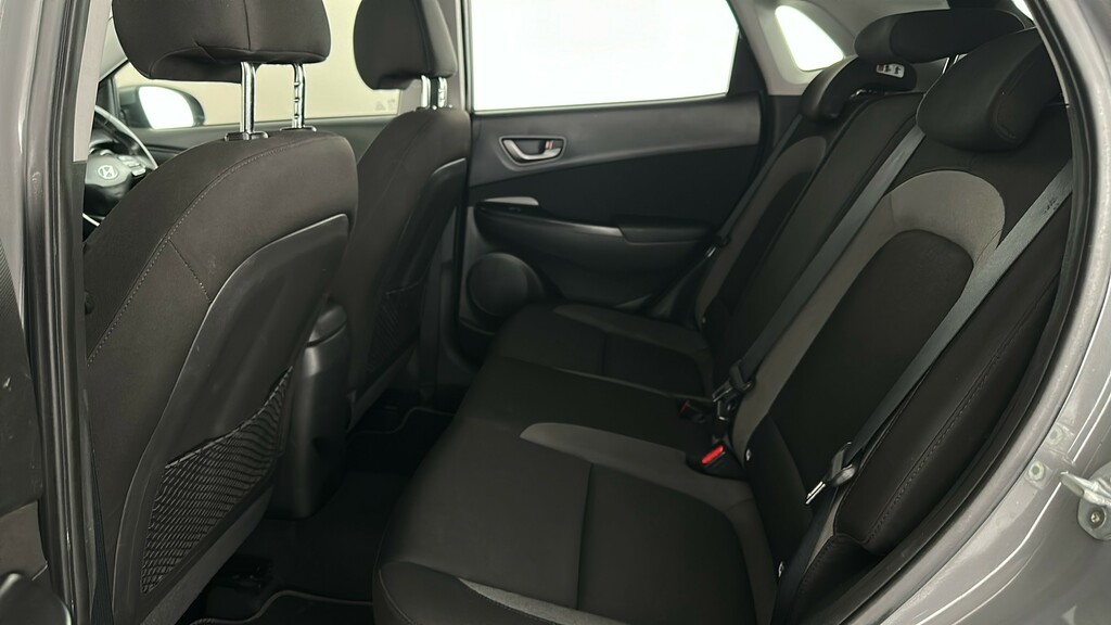 Hyundai Kona Hatchback White #18