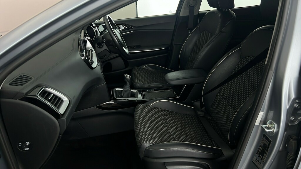 Kia Xceed 1.5 T-gdi Isg 3 White #17
